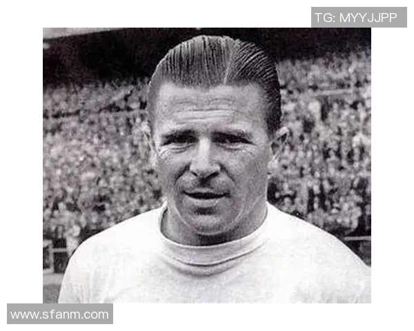 全球雕像最多的足球明星揭晓他的传奇人生与成就