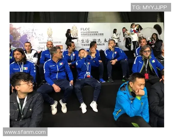 足球明星卡签字背后的故事与细节揭秘让你更近距离感受偶像魅力 足球明星卡签字背后的故事与细节揭秘让你更近距离感受偶像魅力