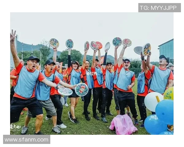 武汉飞盘队的团队协作之道:共创辉煌的飞盘精神与默契配合 武汉飞盘队的团队协作之道:共创辉煌的飞盘精神与默契配合