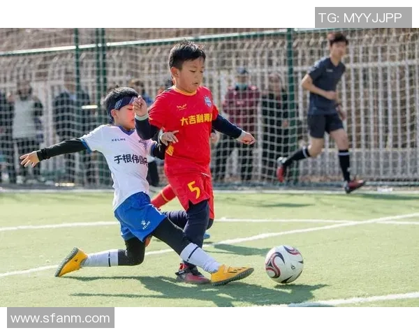 足球对于青少年成长的重要性与影响分析